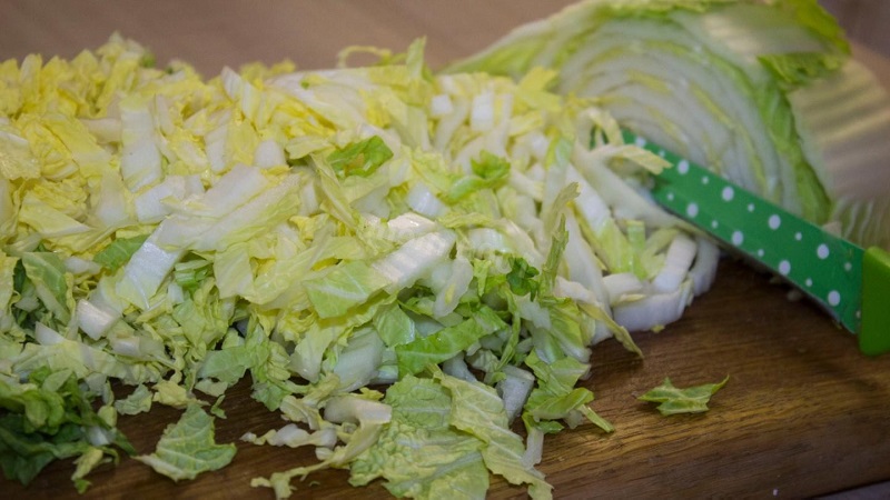 Façons de garder le chou chinois pour l'hiver à la maison frais, en conserve et congelé