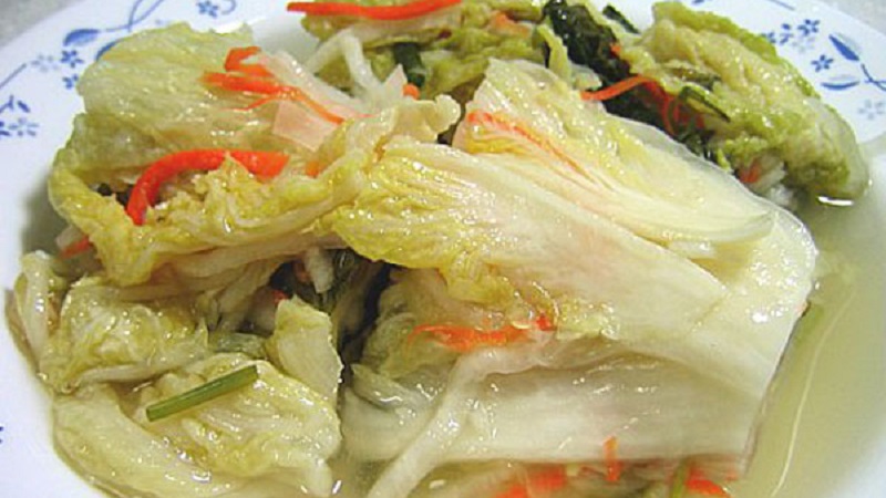 Façons de garder le chou chinois pour l'hiver à la maison frais, en conserve et congelé