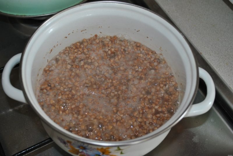 Dans quelle eau jeter le sarrasin: bouillant ou froid