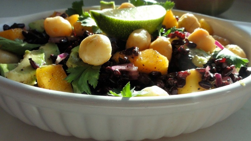 Où et comment la noix de macadamia pousse-t-elle et comment est-elle utilisée