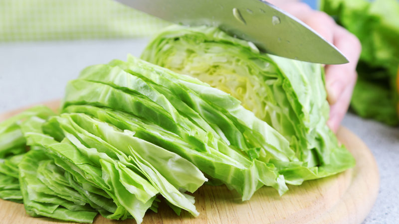 La composition chimique et la teneur en calories du chou bouilli, les règles de sa préparation