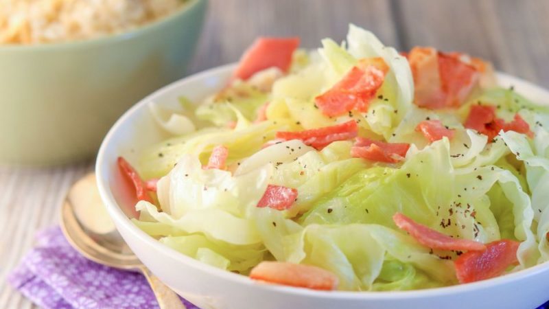 La composition chimique et la teneur en calories du chou bouilli, les règles de sa préparation