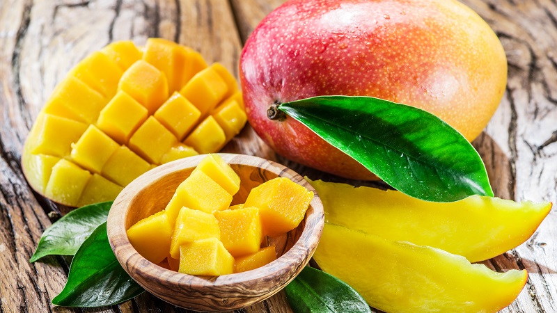 Comment déterminer le degré de maturité d'une mangue et faire mûrir le fruit à la maison