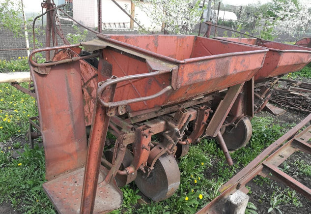 Vue d'ensemble du modèle de planteur de pommes de terre porté SN 4B