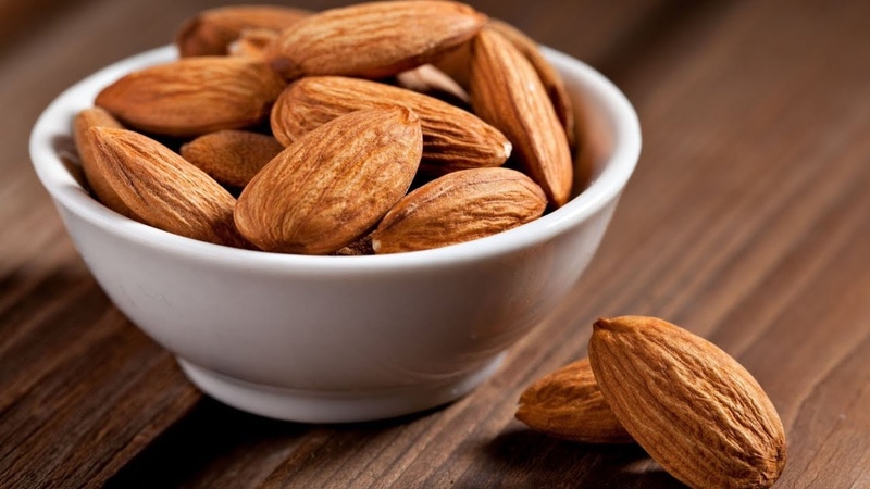 Où et comment conserver les amandes à la maison, pelées et en coque