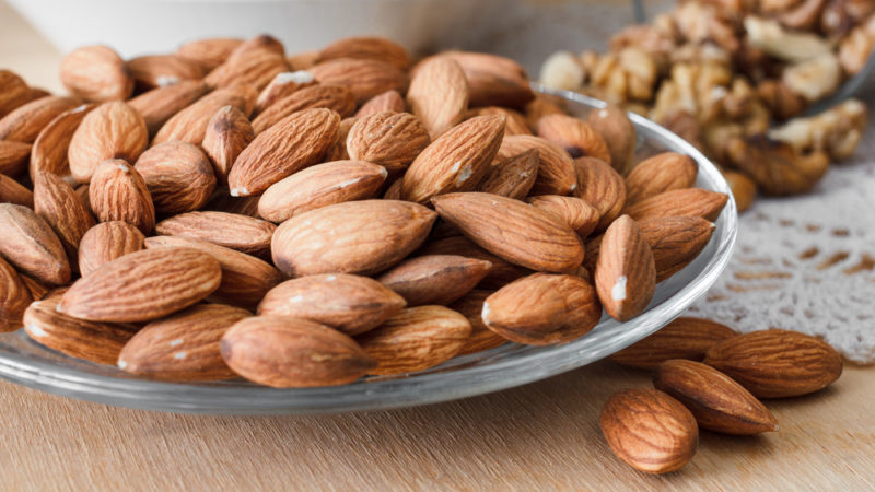 Où et comment conserver les amandes à la maison, pelées et en coque