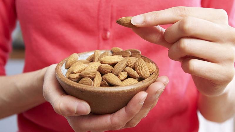 Où et comment conserver les amandes à la maison, pelées et en coque