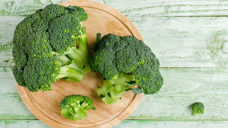 Le brocoli peut-il être ajouté à l'alimentation pendant l'allaitement?