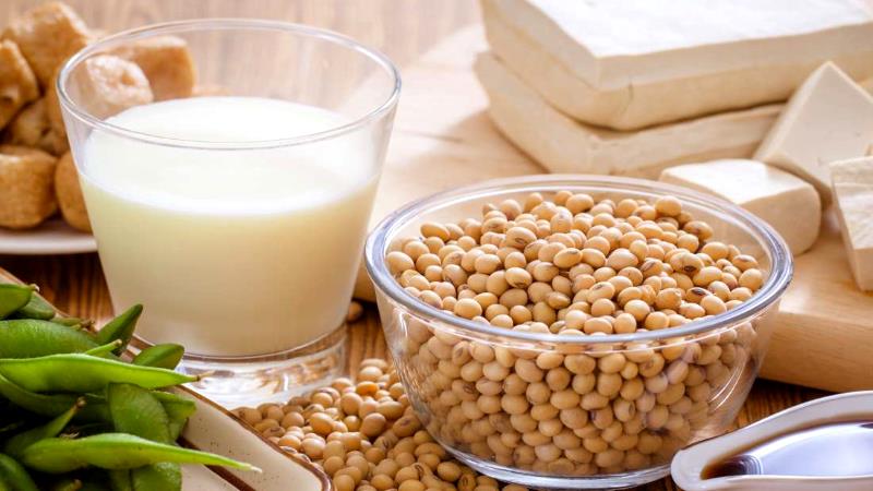 Les avantages et les inconvénients du soja pour les femmes d'âges différents