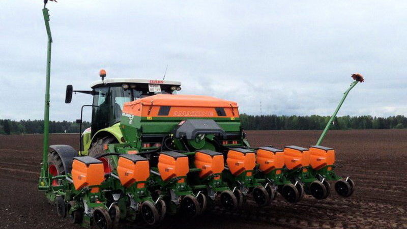 Qu'est-ce qu'un semoir de maïs: comment ça marche, un examen des meilleurs modèles et comment le créer vous-même